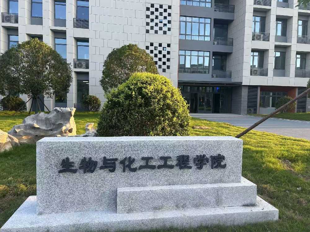 岳阳市扬州职业大学体育场高杆灯项目